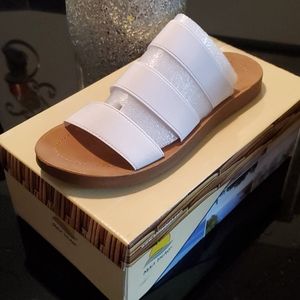Size 8 white sandals